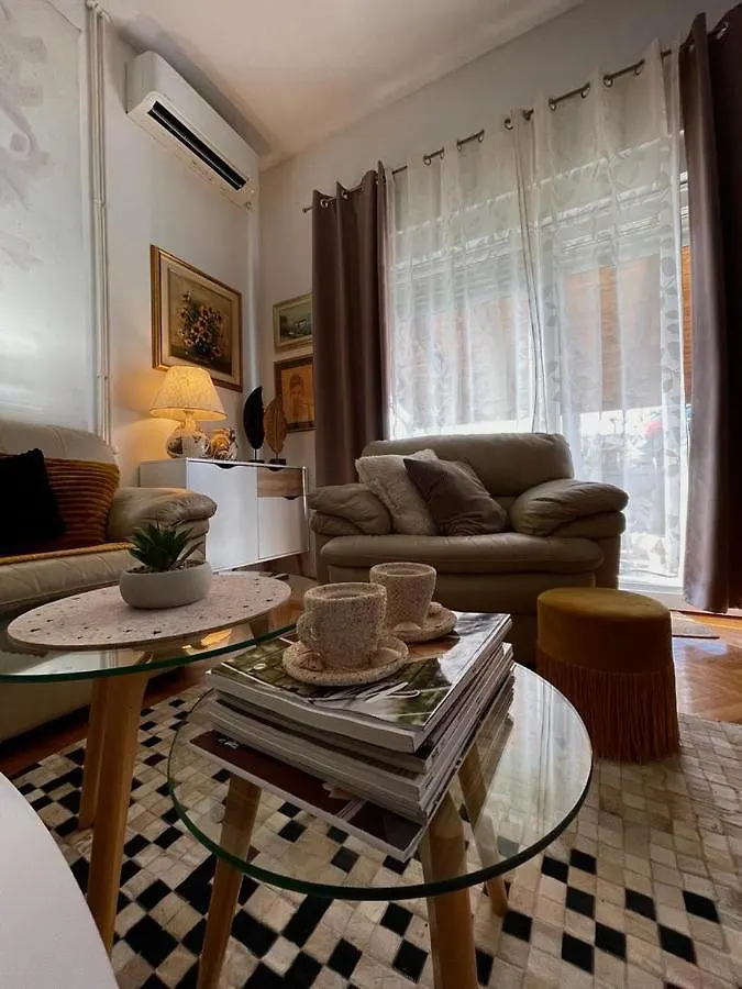 Papa'S Place Cernik  Apartment