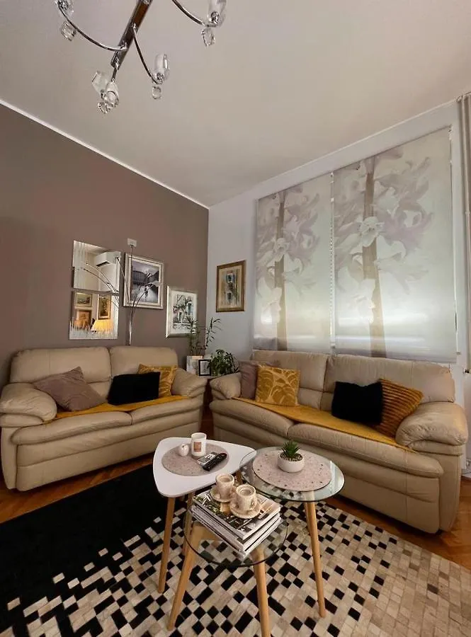 Papa'S Place Cernik  Apartment